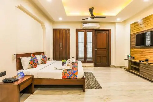 OYO 7785 Noida Castle