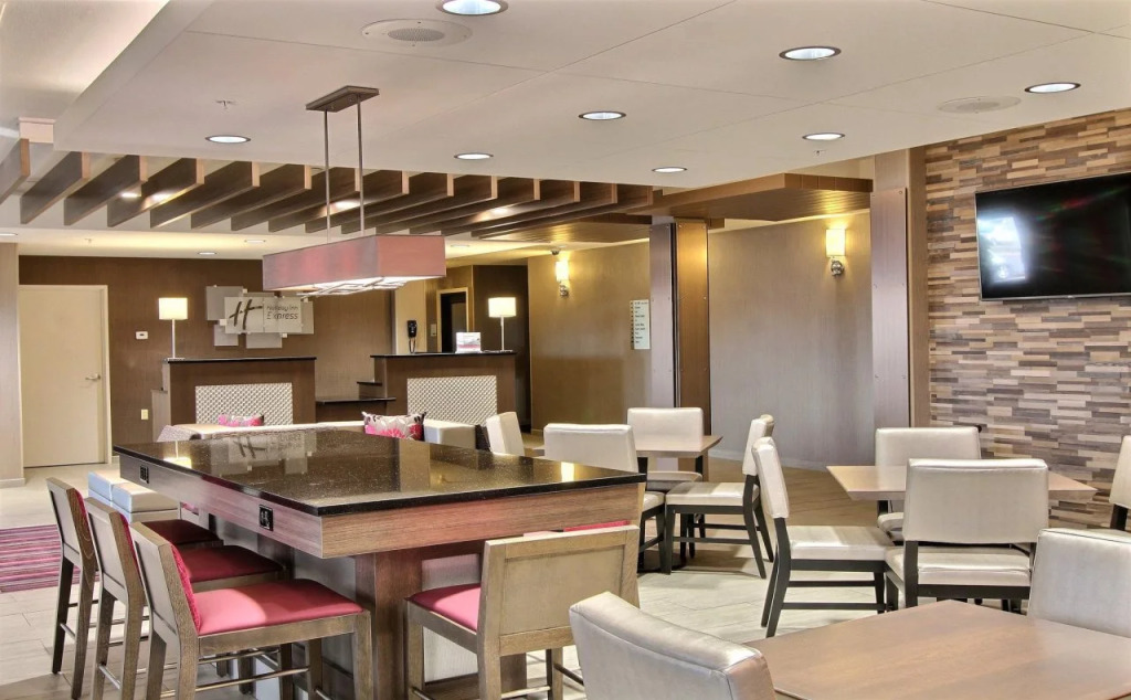 Holiday Inn Express Fargo - West Acres by IHG