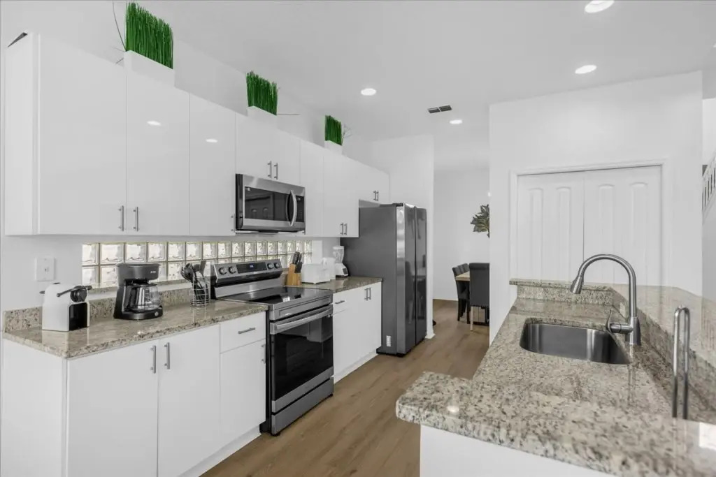 5 Bedrooms / 3.5 Bathrooms / Sunset Lakes (2943 SV), Kissimmee, US