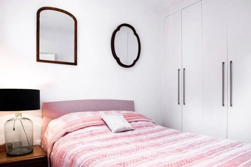 Stylish 2 Bedroom Flat Overlooking The River
