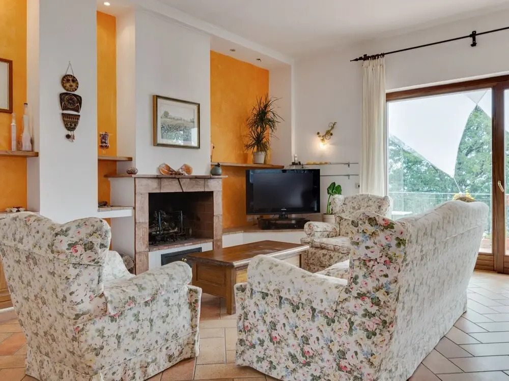 Inviting Farmhouse In San Venanzo With Garden