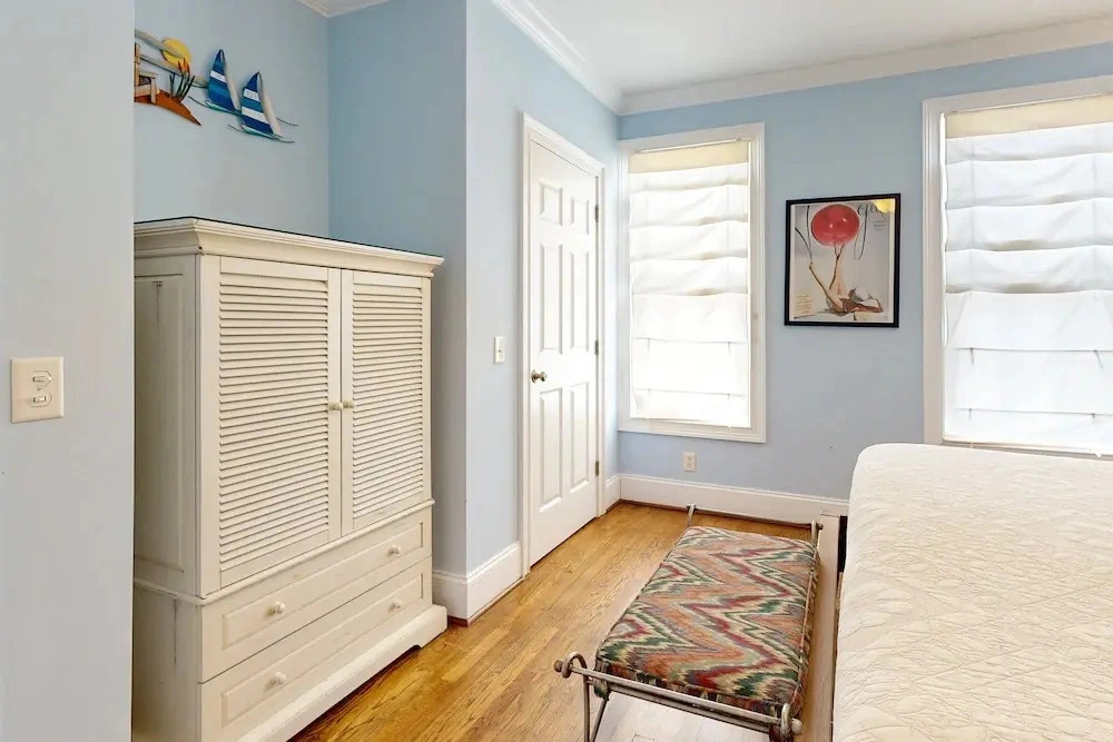 Luxury Cottage With Pools & Multiple Decks, 1/2 Block to Beach