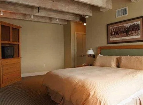 Jelly Roll Executive Suites