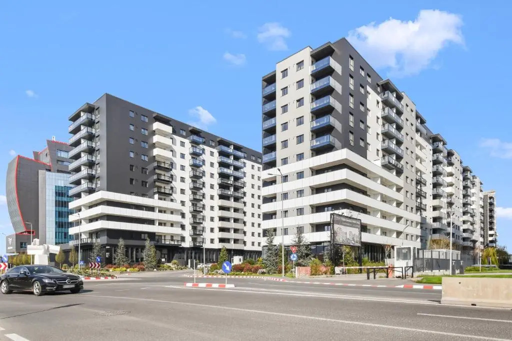 Cortina North 1BR Ap with parking and self check in