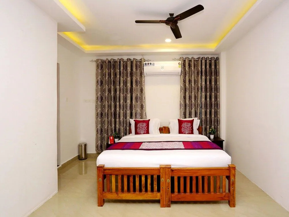 OYO 9620 Hotel Emza Residency