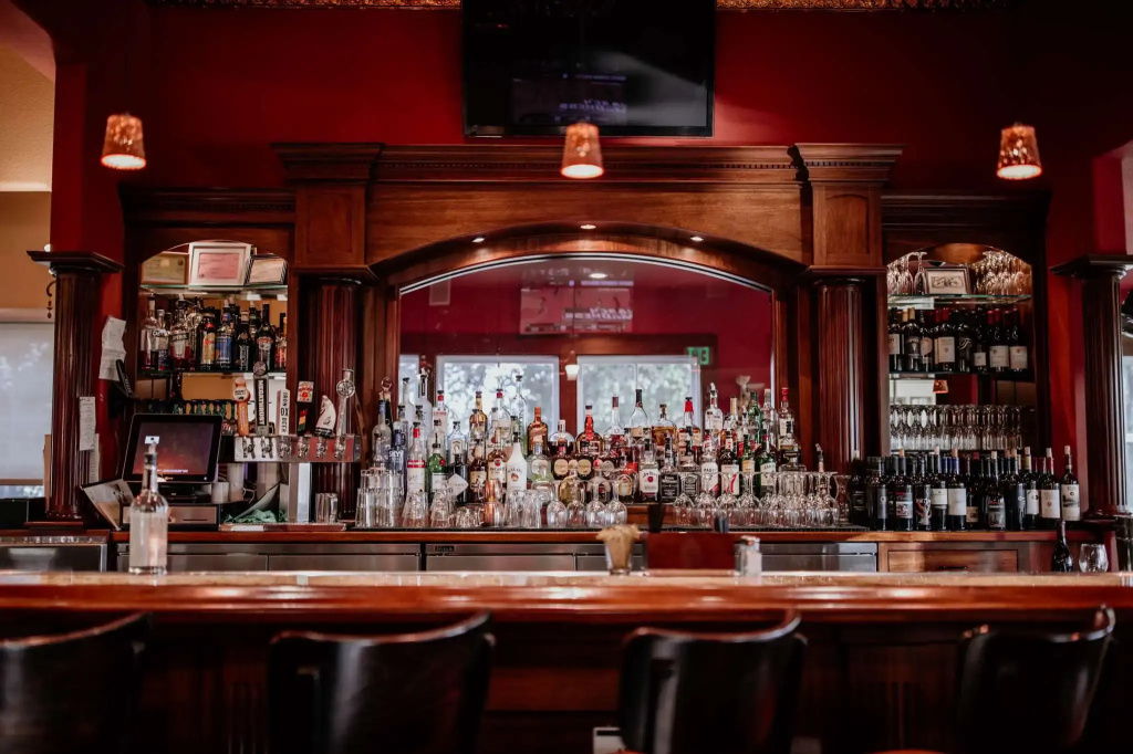 Geyserville Inn