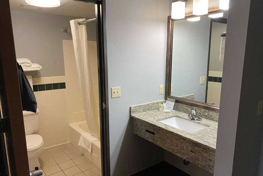 AmericInn by Wyndham Chanhassen