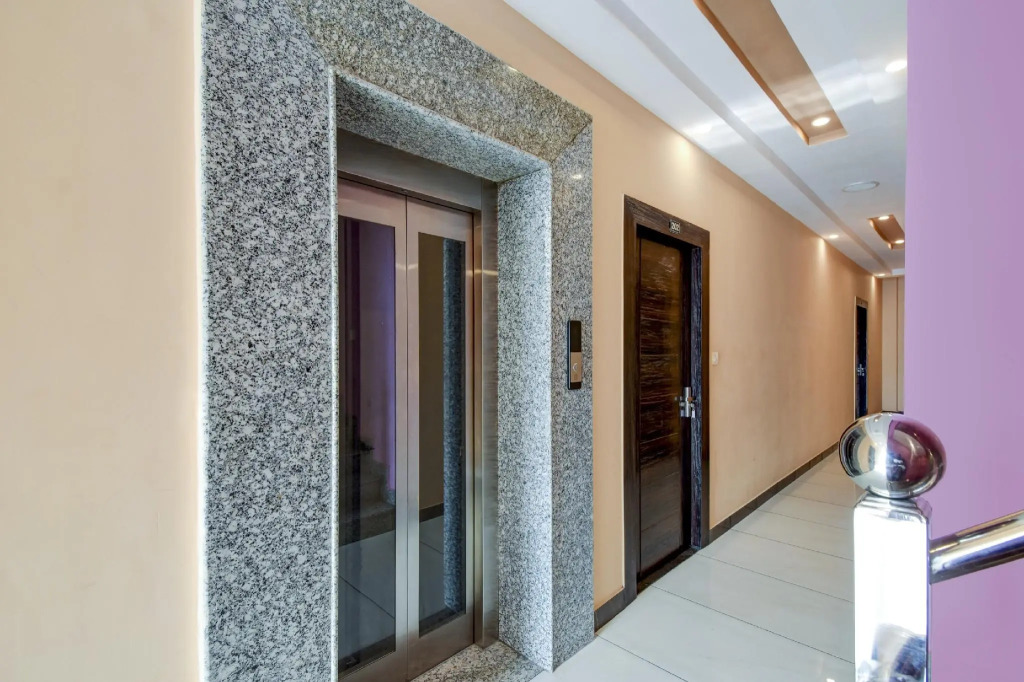 OYO 77293 Hotel Romsan