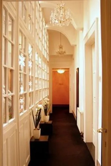 Old Town Square Residence by Emblem