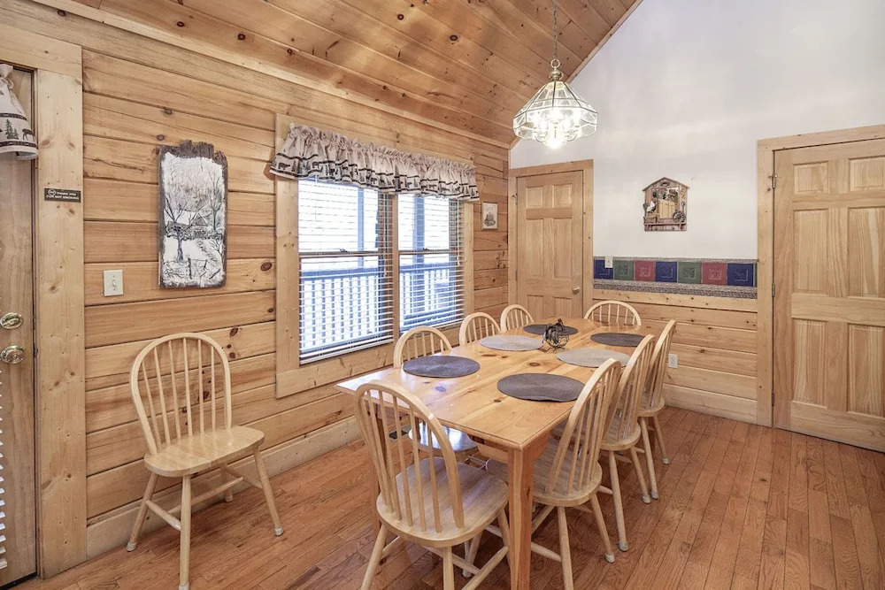 Youngs Hideaway by Eagles Ridge Resort