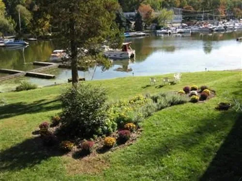 Antons on The Lake Country Inn and Marina