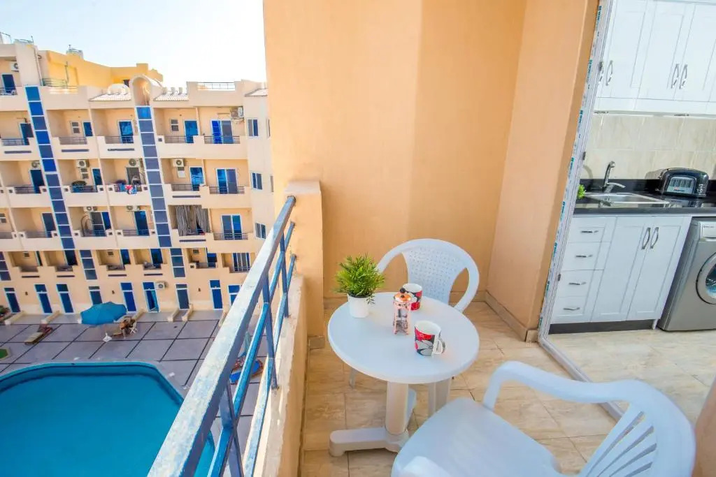 Pool View Near El Gouna With Top Floor Balcony & Kitchen - 2 x Large Pools - European Standards - Tiba Resort C34