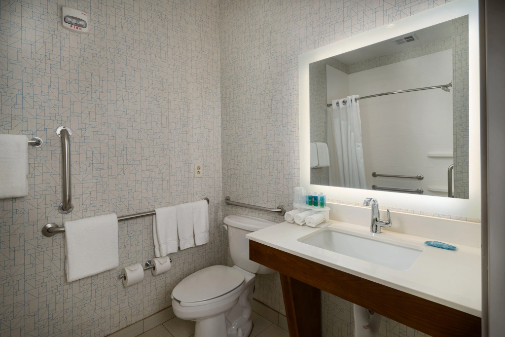 Holiday Inn Express Lawrence by IHG