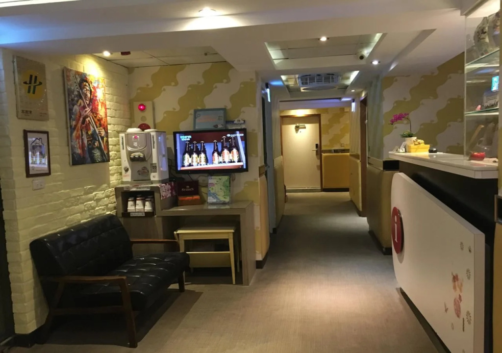 R8 Eco Hotel