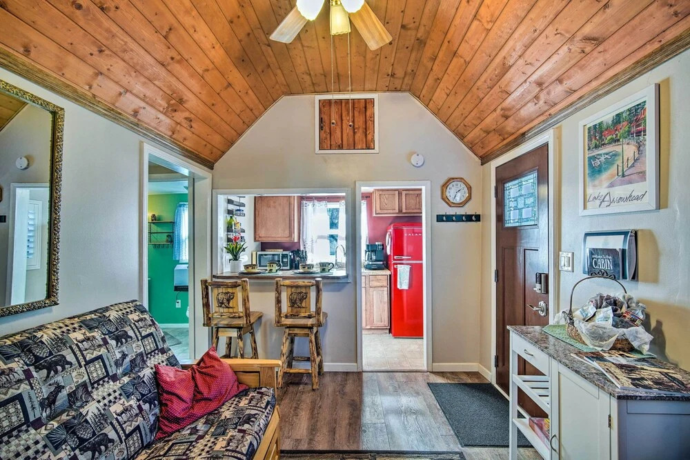 Running Springs Cabin w/ Deck + Forest Views