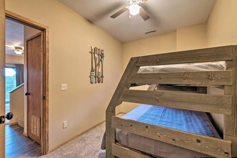 Pet-friendly Branson West Lodge w/ Hot Tub!