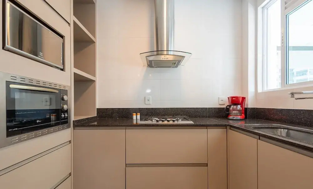 Apt w/ Gourmet Balcony 450m From Beach Reb0802