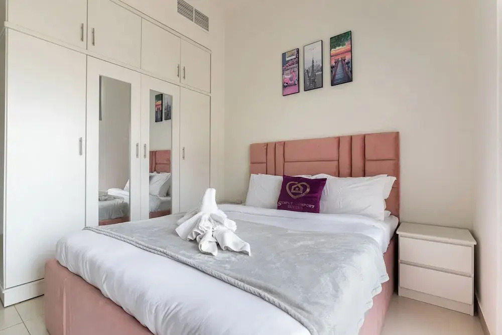 SIMPLY COMFORT Binghatti Gateway Family 2BR with Balcony, Close to Dubai Mall & Burj Khalifa