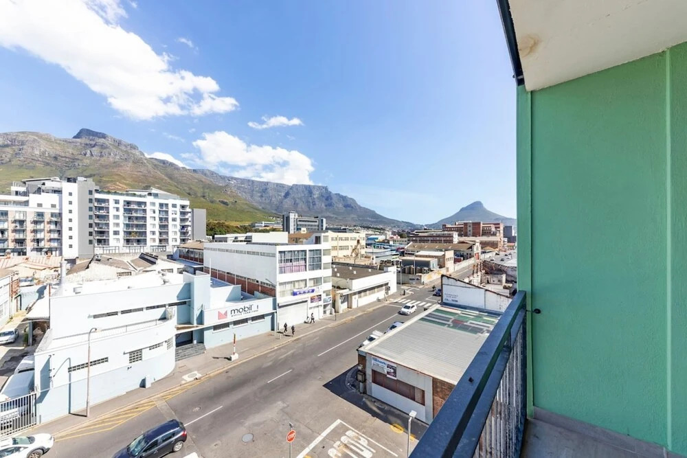 Stunning Studio Apartment With Balcony, Woodstock!
