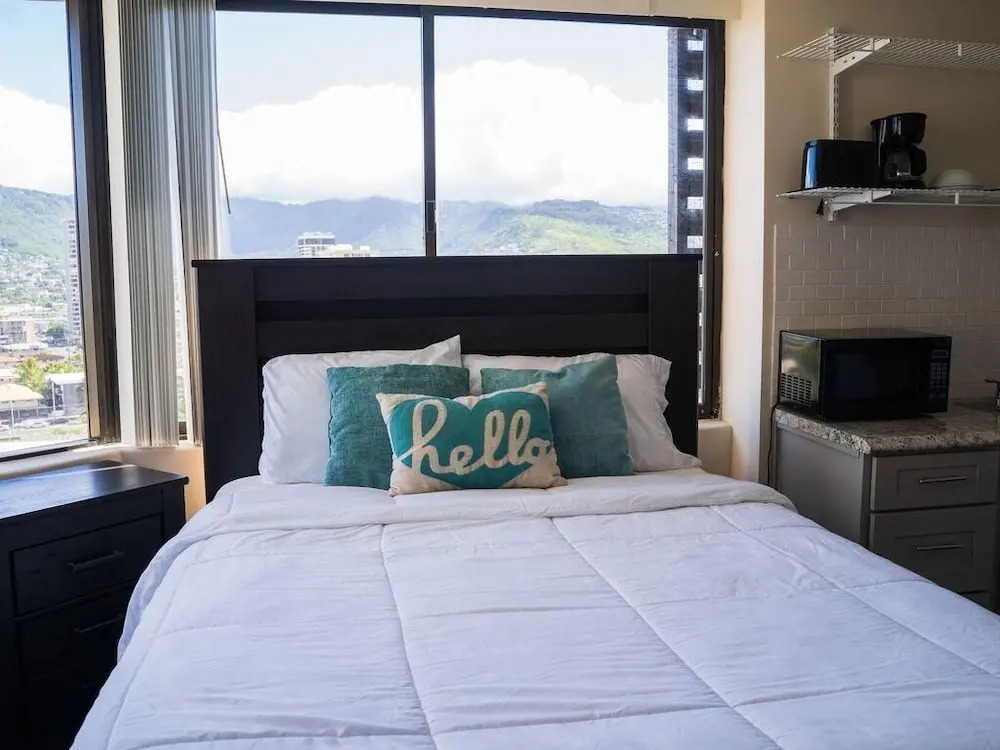 Remodeled Studio With Panoramic Mountain Views!