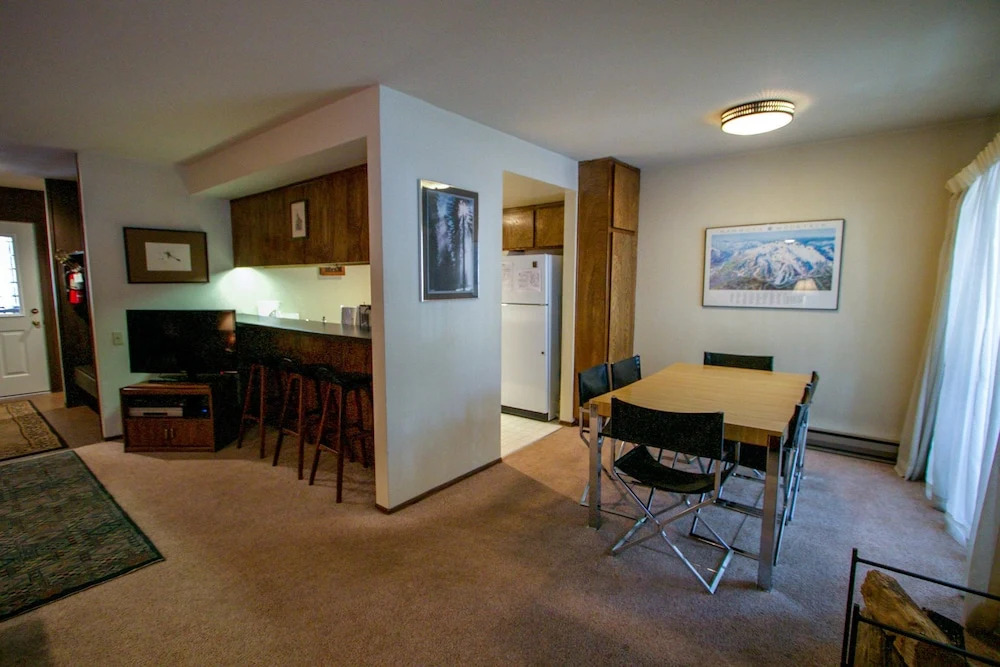 Horizons 4 189 Downtown Location On Shuttle Route, Great Complex Amenities by RedAwning