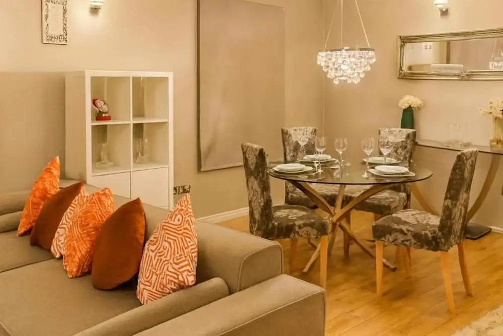 Sleeps 4 - Parking - Wifi