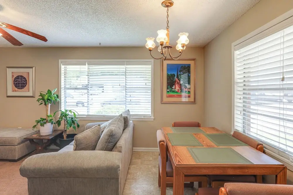 Cozy Home w/ Grill: Walkable Oxford Location