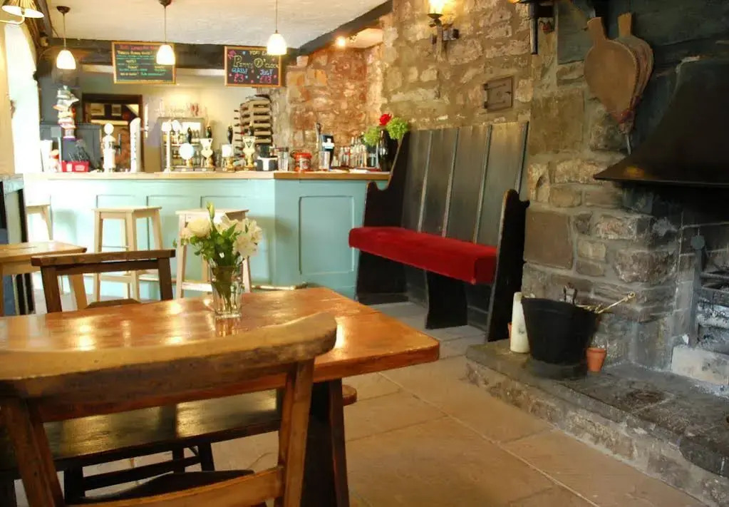 Ye Old Ferrie Inn