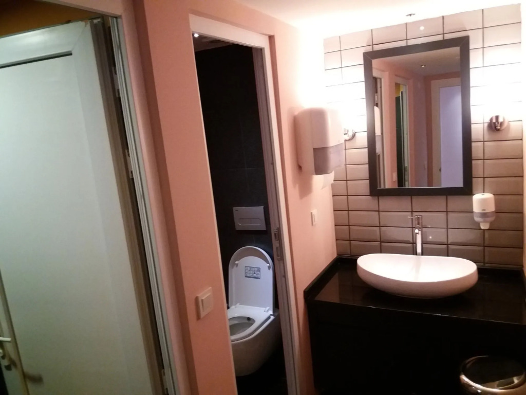Sakura Hostel & Pub