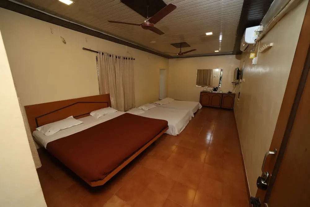 Gujarat Bhavan Hotel