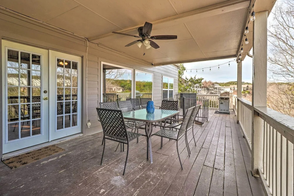 Lakefront Home w/ Point Venture Golf Access