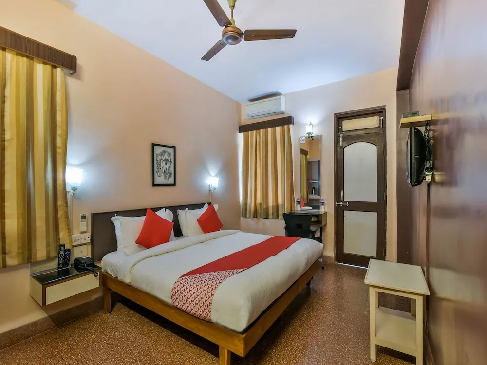 OYO 807 Hotel Gopika International
