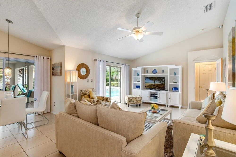 Stunning 4 Bed, 3 Bath Villa With Southwest Facing Pool and spa - 503