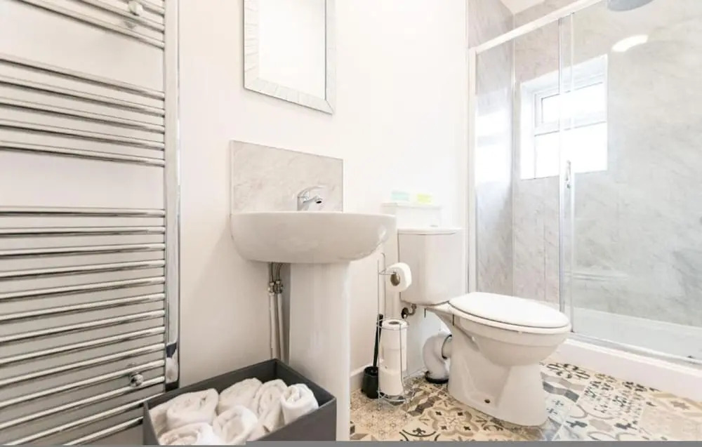 Comfortable 2BR House in Bolton Sleeps 4