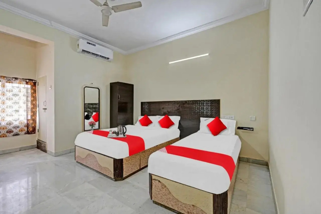OYO 70196 Hotel Raj Inn