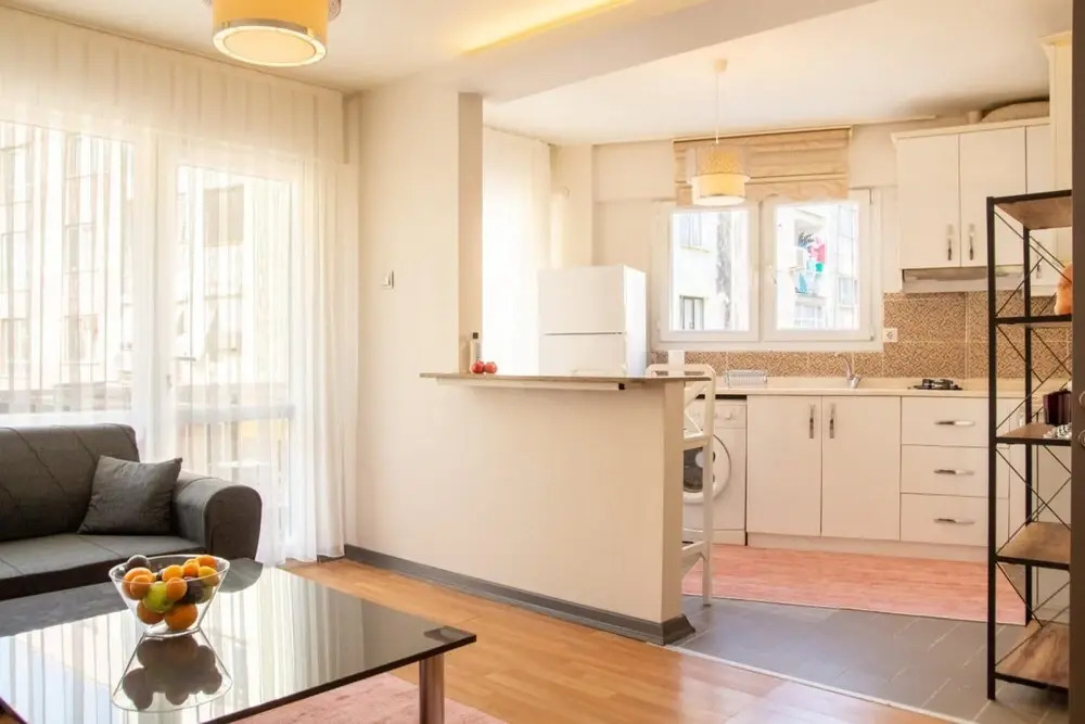 Vibrant and Central Flat Near Kordon in Alsancak