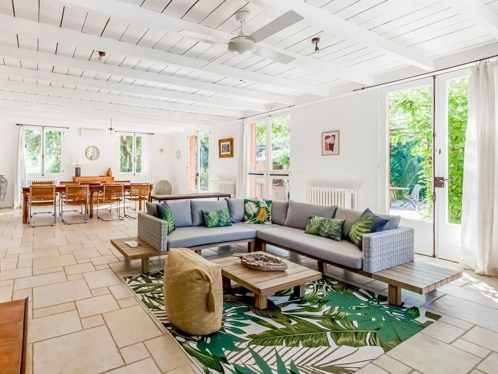 Secluded Holiday Home in La Croix Valmer Near Seabeac