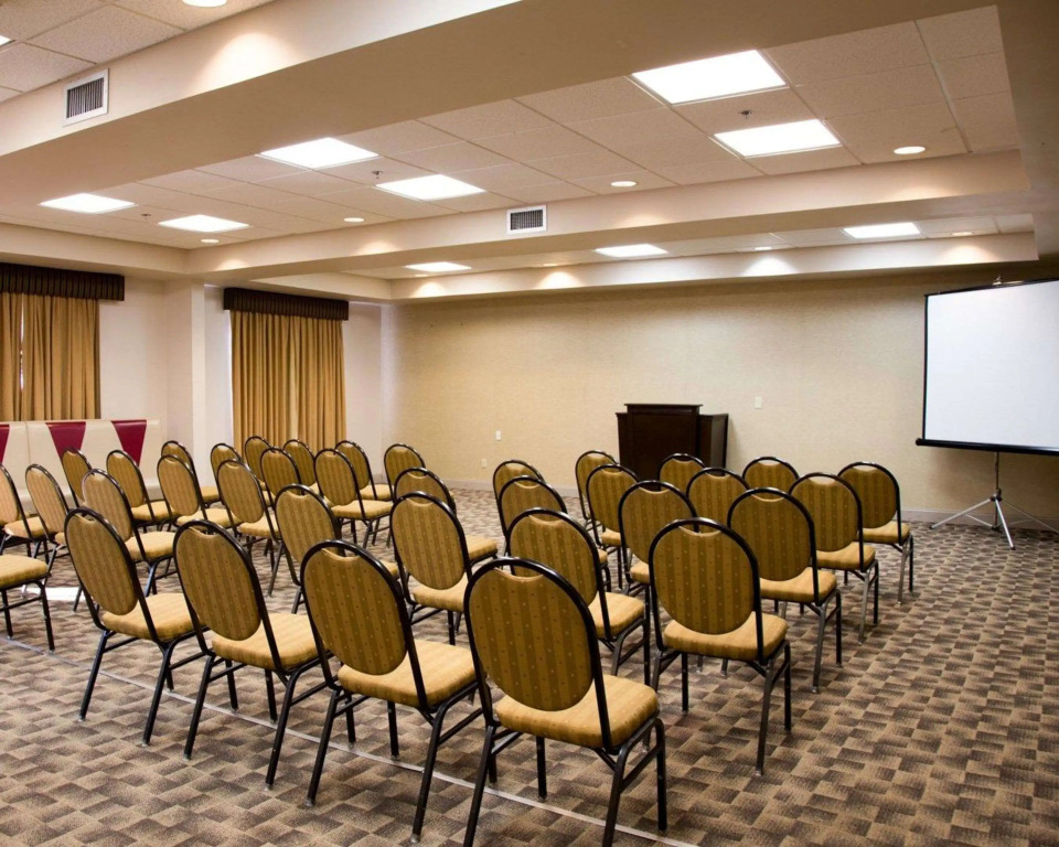 Comfort Suites Fultondale I-65 near I-22