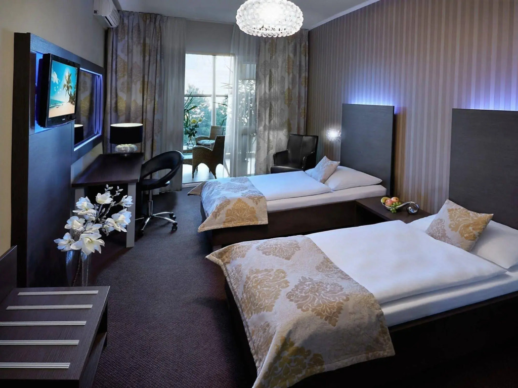 HOTEL CENTRUM with free parking