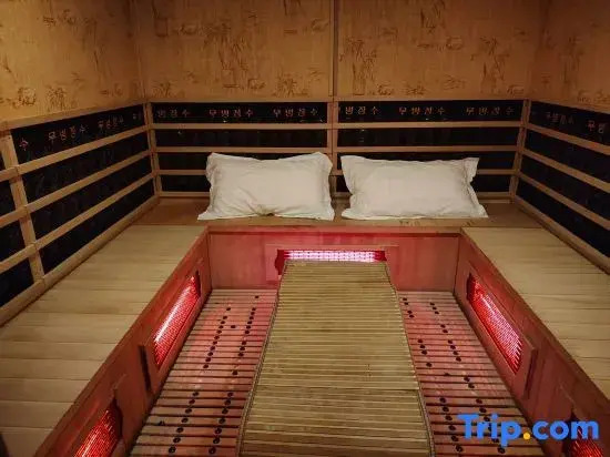 Yunmeng Hotel