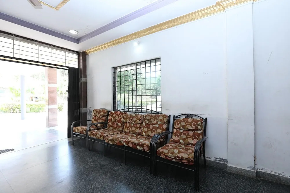 Oyo 30297 Riviera Residency