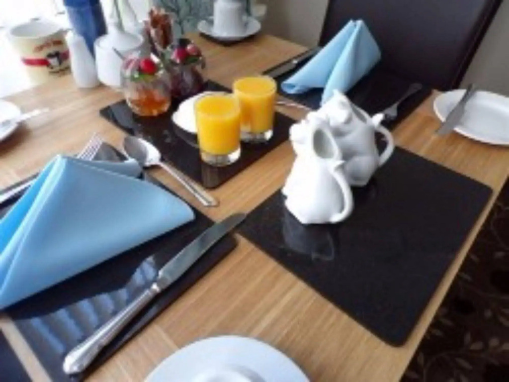 The Grosvenor View - Guest House