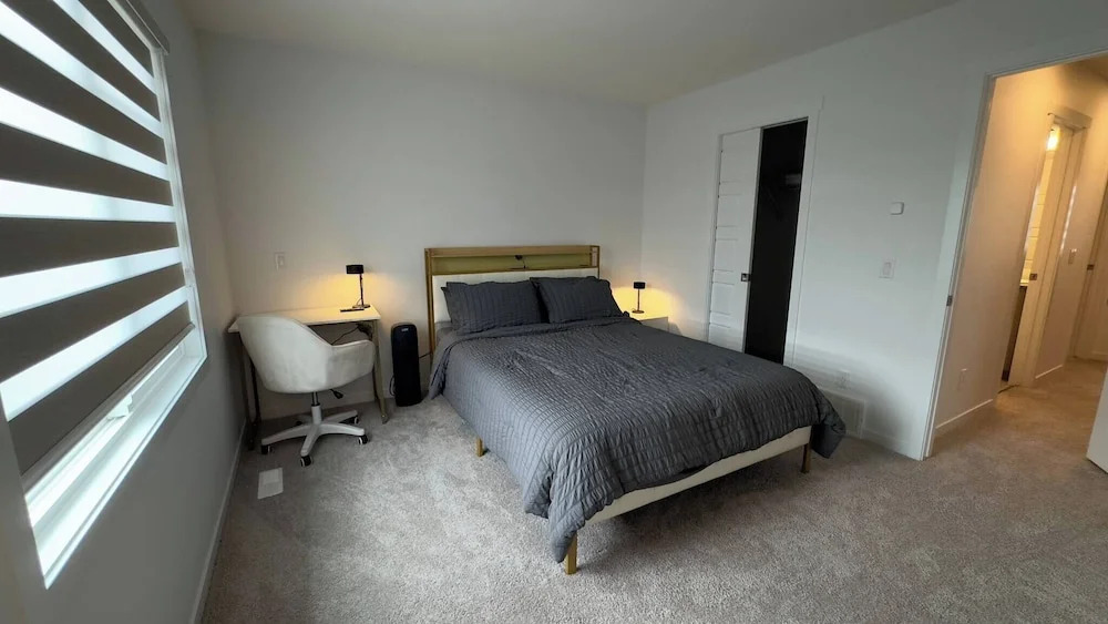 3BR Family House in NE Edmonton