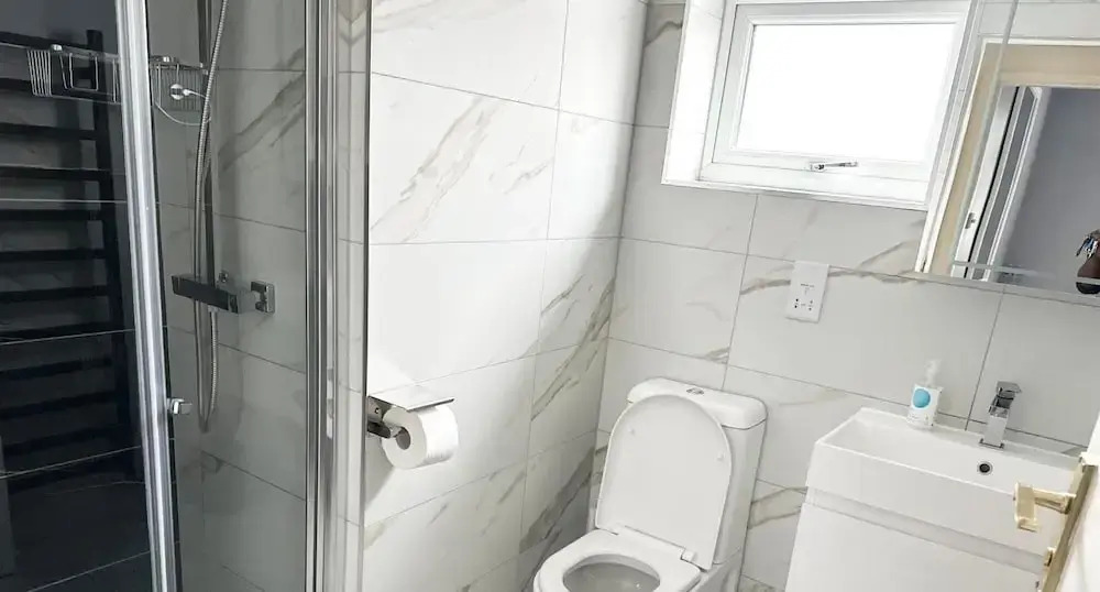 4 Bed House-garden-parking-15 min Elizabeth Line