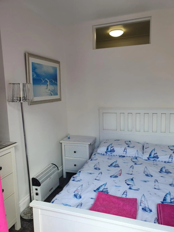 SINGER HOUSE , IDEAL FOR LARGE FAMILYS & GRANDPARENTS ,LARGE GROUND FLOOR FLATS ,2 PRIVATE GARDENS ,2 BATHROOMS ,1 KITCHEN ,2 SEPERATE ENTRANCES ,interlocking doors between the flats ,3 double beds ,3 single beds , in front of PAIGNTON PIER , 3 CAR SPACES