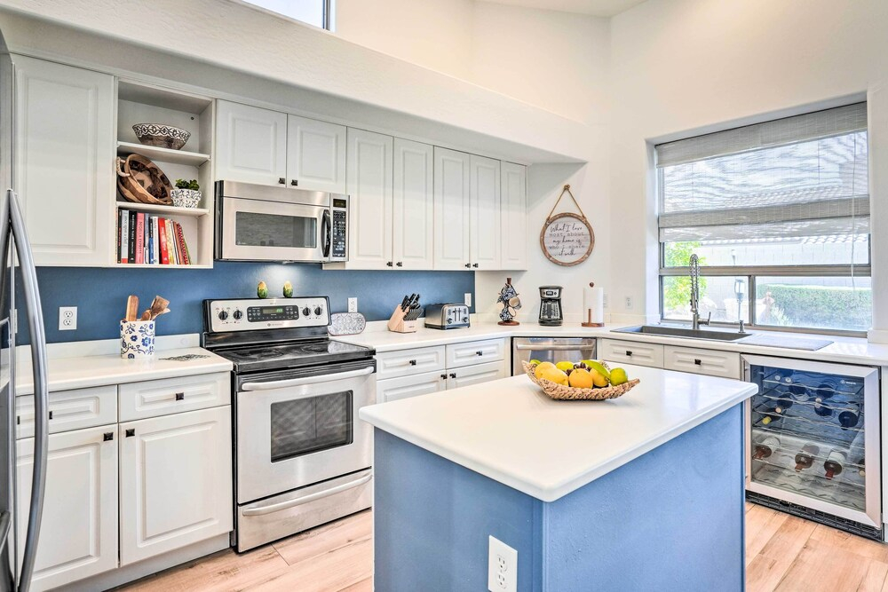 Pool, BBQ & Fire Pit: Family Home in Cave Creek