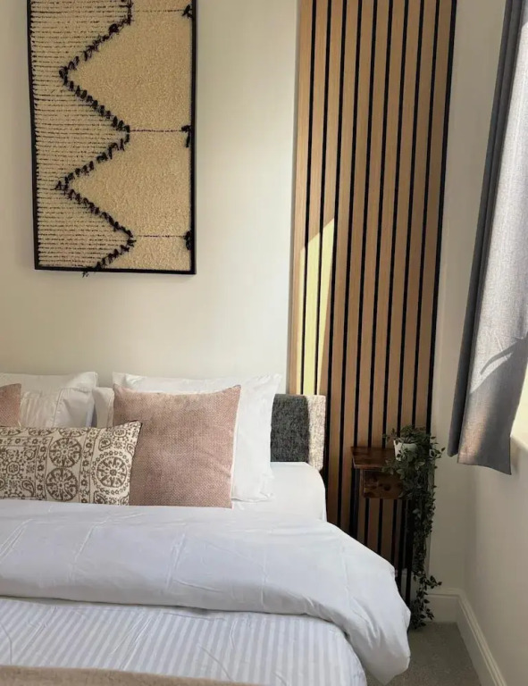 Beautiful 2 Bed Apartment on Beach by Urban Roost