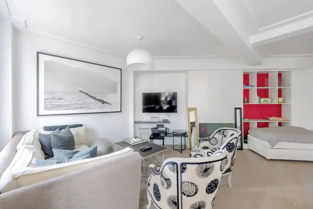 Sleek & Stylish 1BD Flat w/ Balcony - Kings Road