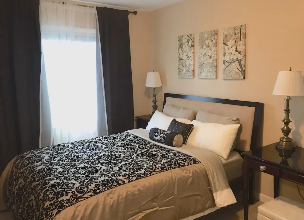 Apartments - North Mansfield Avenue