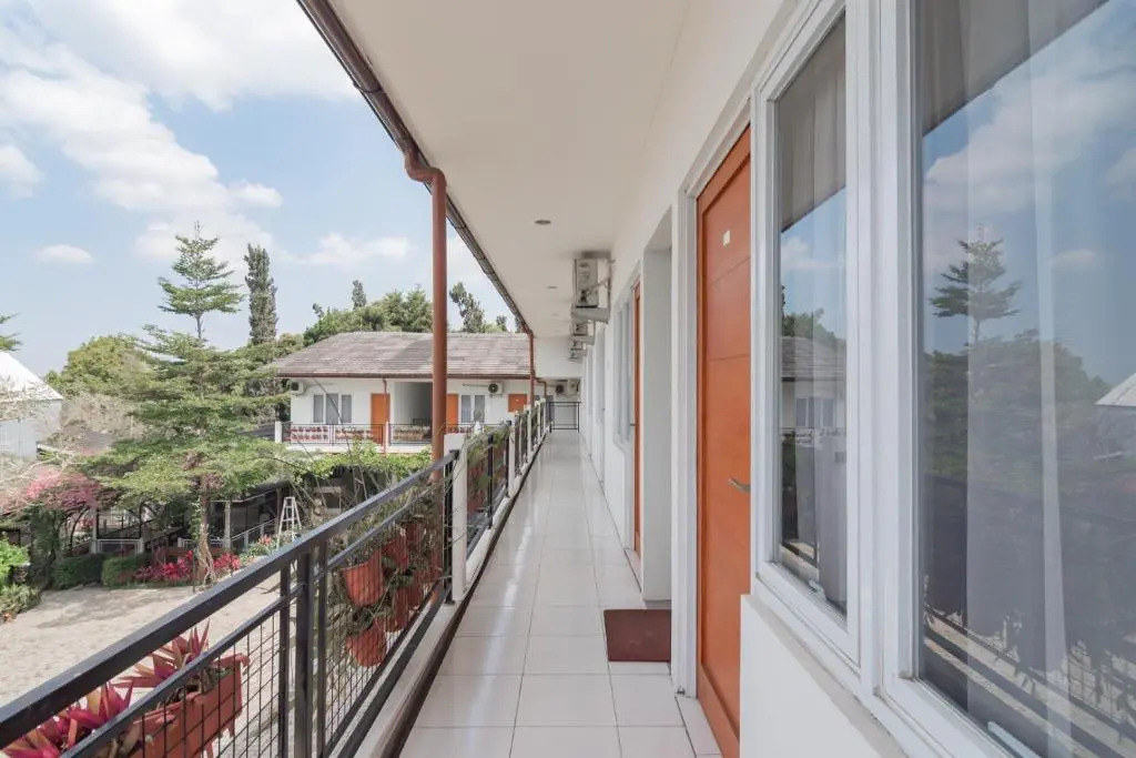 Urbanview Hotel Kazanan Lembang Bandung by RedDoorz
